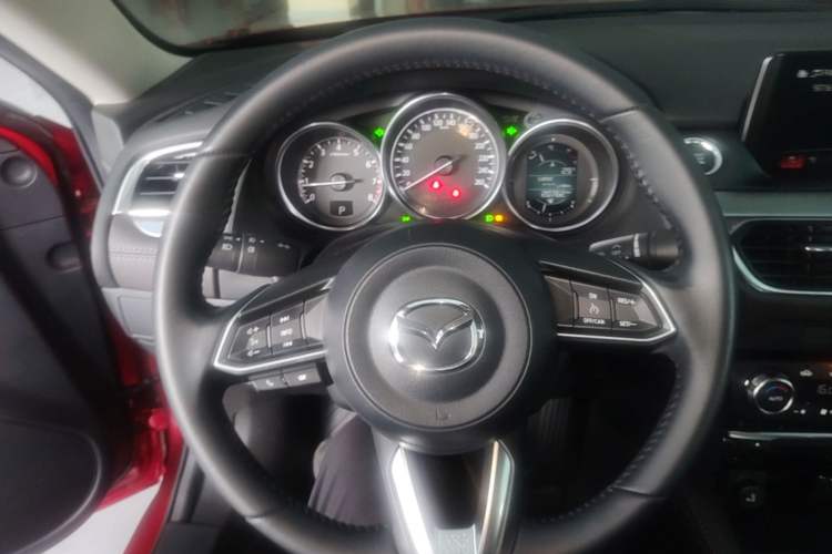 Used Mazda Atenza 2018 2.0L Blue Sky Luxury Edition China VI Standard Steering Wheel