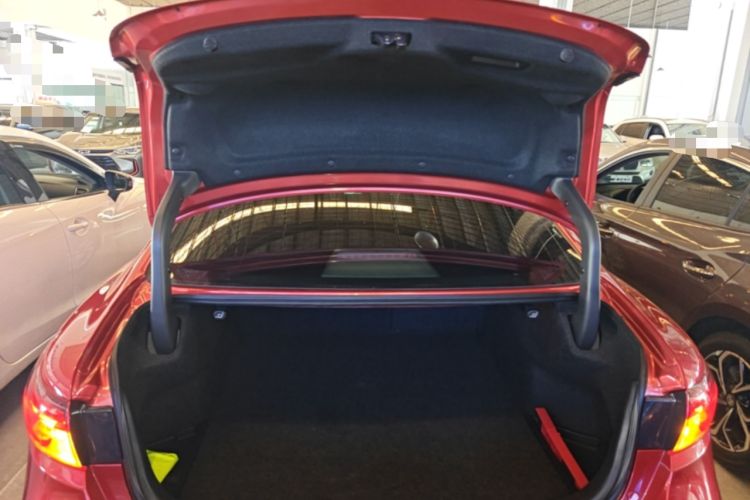Used Mazda Atenza 2018 2.0L Blue Sky Luxury Edition China VI Standard Trunk