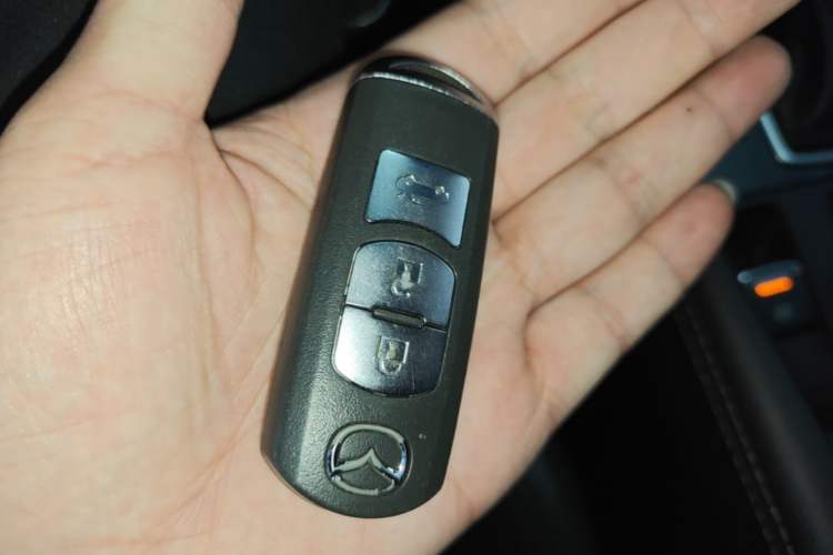 Used Mazda Atenza 2018 2.5L Blue Sky Sport Edition China VI compliant Vehicle Key