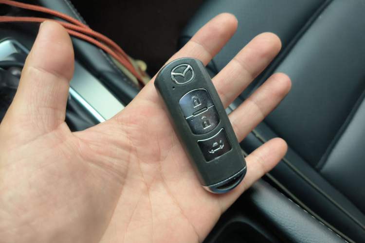 Used Mazda Atenza 2018 2.5L Blue Sky Prestige Edition China VI compliant Vehicle Key