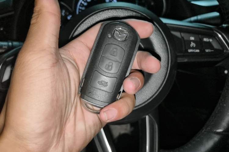 Used Mazda Atenza 2018 2.0L Blue Sky Luxury Edition China V Standard Vehicle Key