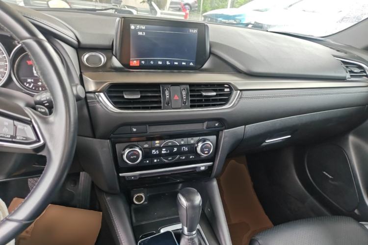 Used Mazda Atenza 2018 2.5L Blue Sky Prestige Edition China VI compliant Center Console