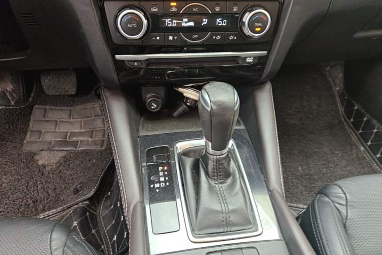 Used Mazda Atenza 2018 2.0L Blue Sky Luxury Edition China VI Standard Gear Lever