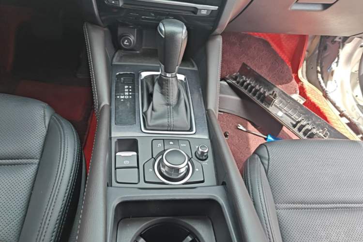 Used Mazda Atenza 2018 2.0L Blue Sky Luxury Edition China VI Standard Gear Lever