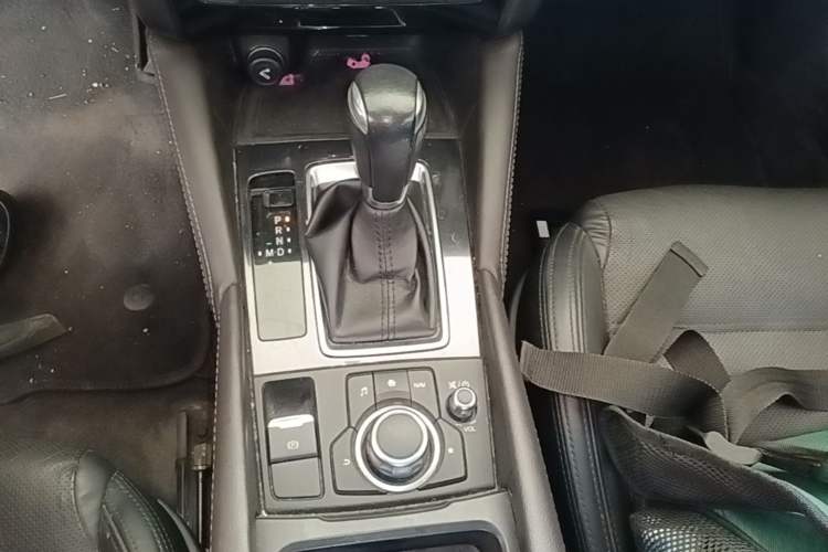 Used Mazda Atenza 2018 2.0L Blue Sky Luxury Edition China VI Standard Gear Lever