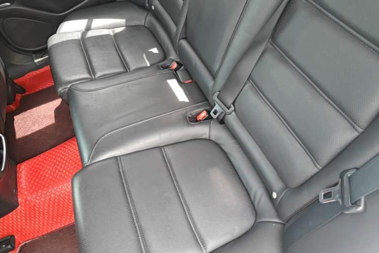Used Mazda Atenza 2018 2.0L Blue Sky Luxury Edition China VI Standard Left Rear Seat