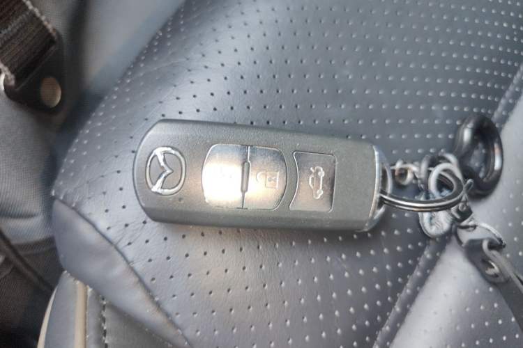 Used Mazda Atenza 2018 2.5L Blue Sky Prestige Edition China VI compliant Vehicle Key