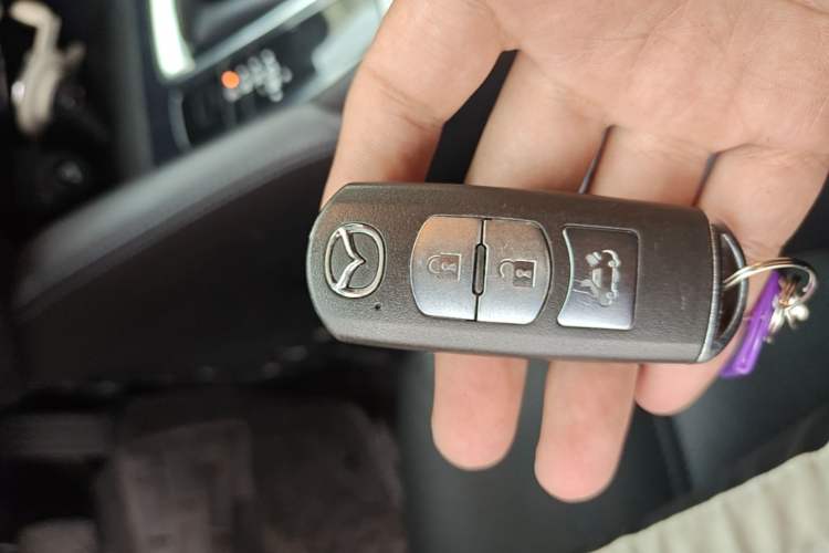Used Mazda Atenza 2018 2.0L Blue Sky Luxury Edition China VI Standard Vehicle Key