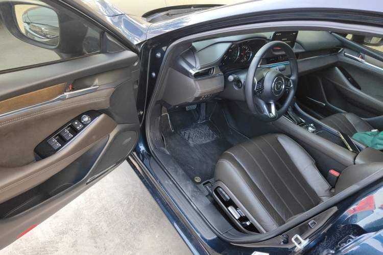 Used Mazda Atenza 2020 2.5L Sky Blue Prestige Edition Interior 3