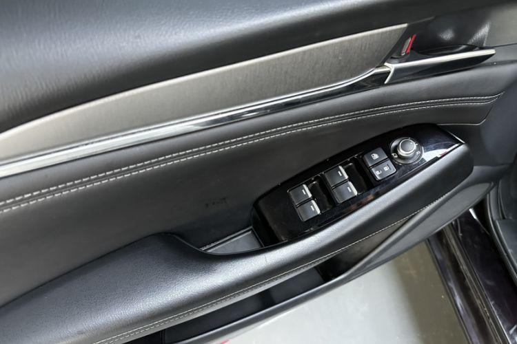 Used Mazda Atenza 2020 2.5L Skyline Sport Edition Interior 5