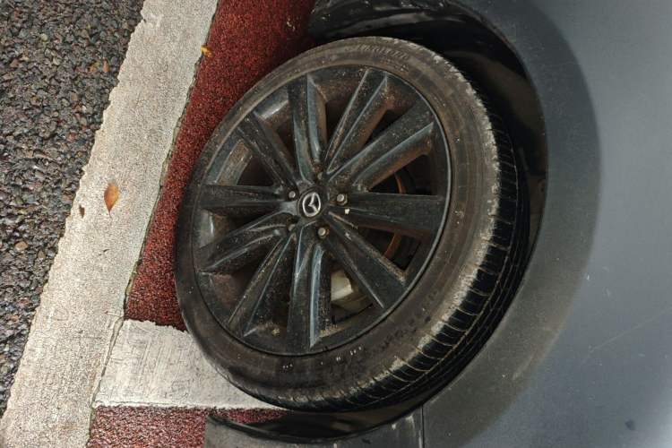 Used Mazda Atenza 2020 2.5L Sky Blue Prestige Edition Right Front Wheel Hub