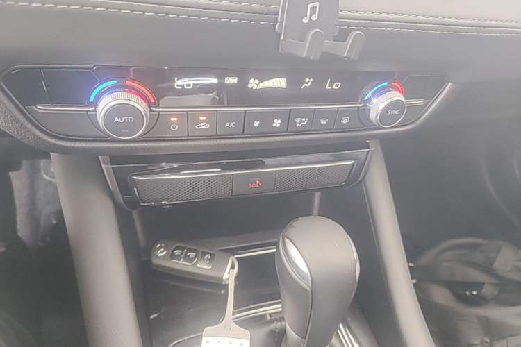 Used Mazda Atenza 2020 2.0L Blue Sky Luxury Edition Audio And AC Panel