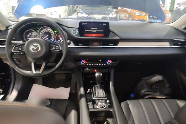 Used Mazda Atenza 2020 2.0L Blue Sky Luxury Edition Center Console