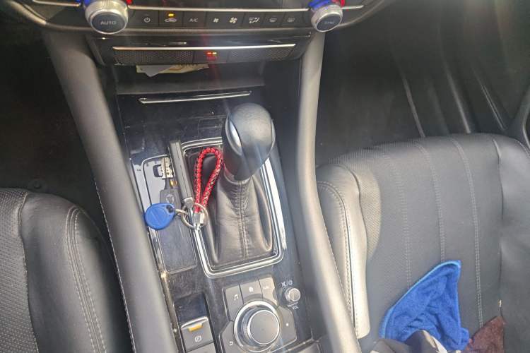 Used Mazda Atenza 2020 2.0L Blue Sky Luxury Edition Gear Lever
