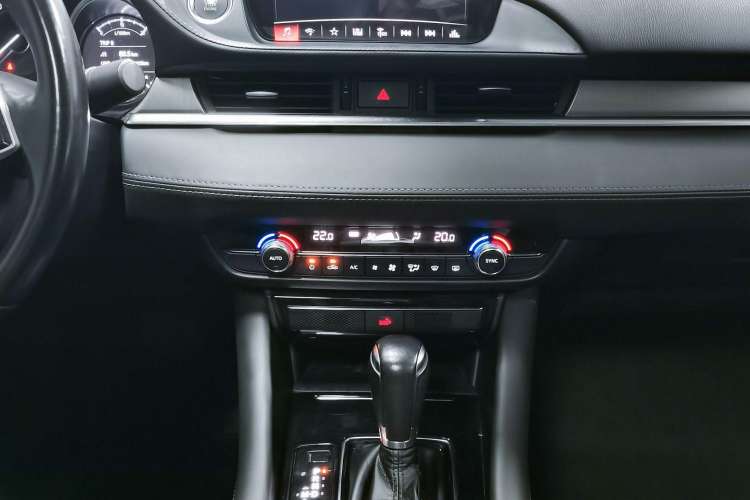 Used Mazda Atenza 2020 2.0L Blue Sky Luxury Edition Interior 4