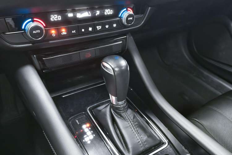 Used Mazda Atenza 2020 2.0L Blue Sky Luxury Edition Interior 5