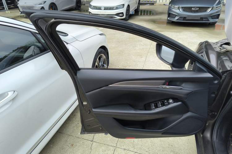 Used Mazda Atenza 2020 2.5L Skyline Sport Edition Left Front Door Interior