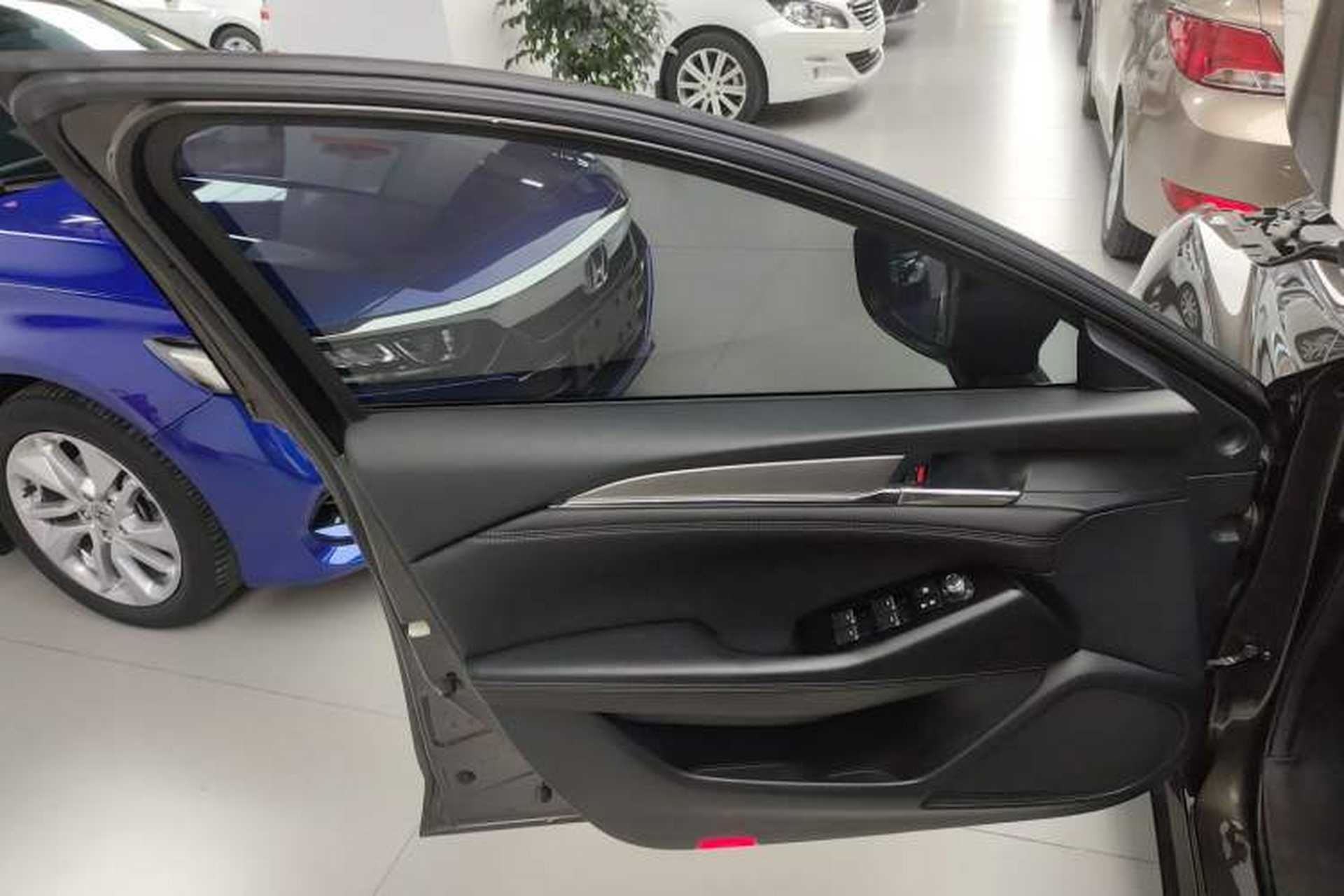 Used Mazda Atenza 2020 2.5L Skyline Sport Edition Left Front Door Interior