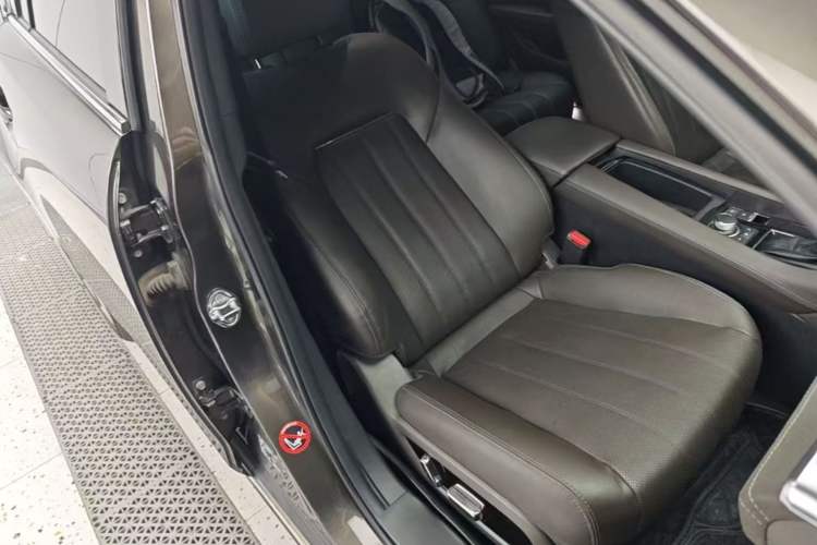 Used Mazda Atenza 2020 2.5L Sky Blue Prestige Edition Right Front Seat