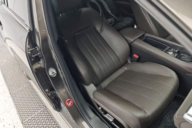 Used Mazda Atenza 2020 2.5L Sky Blue Prestige Edition Right Front Seat
