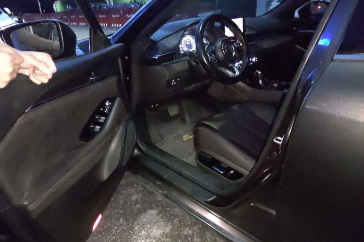 Used Mazda Atenza 2020 2.5L Sky Blue Prestige Edition Driver Seat