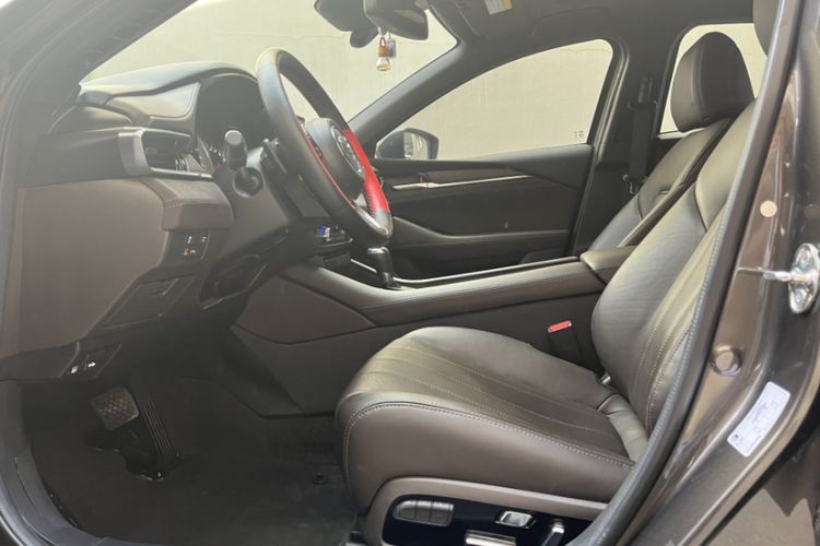 Used Mazda Atenza 2020 2.5L Sky Blue Prestige Edition Interior 4