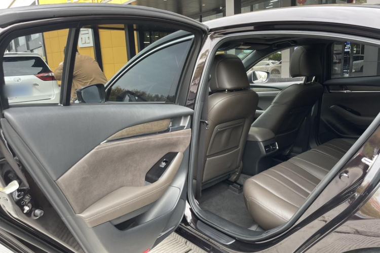 Used Mazda Atenza 2020 2.5L Sky Blue Prestige Edition Interior 9