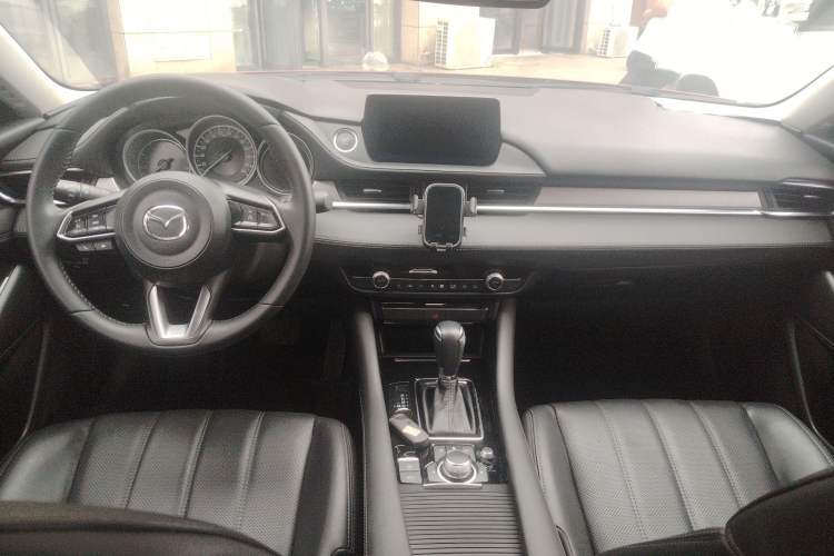 Used Mazda Atenza 2020 2.0L Blue Sky Luxury Edition Center Console