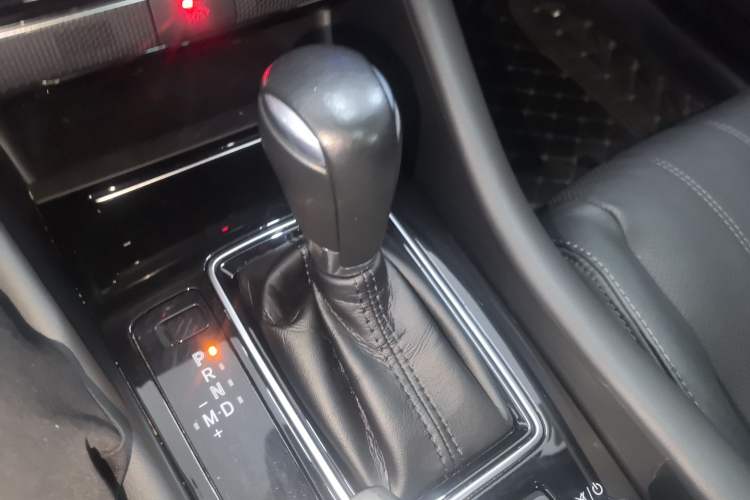 Used Mazda Atenza 2020 2.0L Blue Sky Luxury Edition Gear Lever