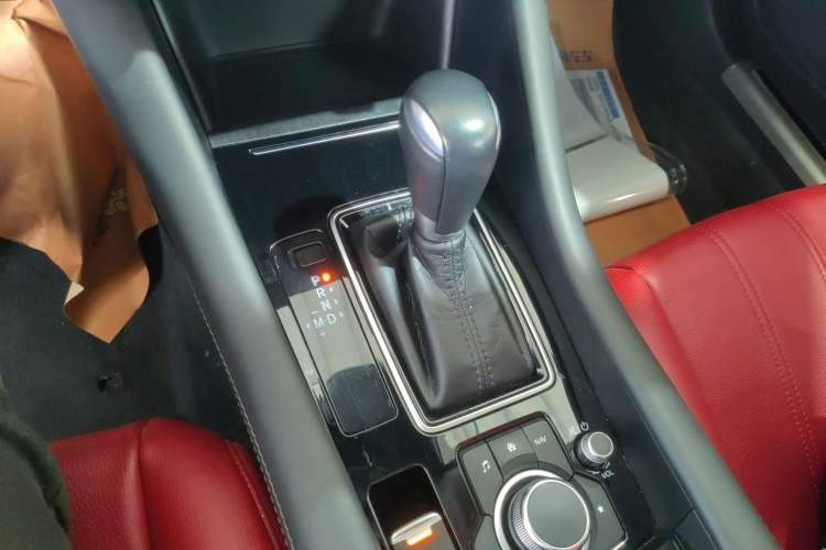 Used Mazda Atenza 2020 2.0L Blue Sky Fashion Edition Gear Lever