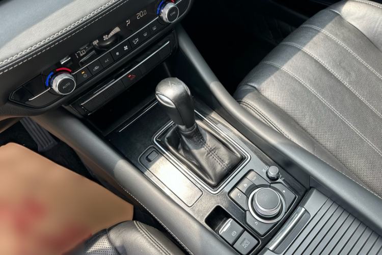 Used Mazda Atenza 2020 2.0L Blue Sky Luxury Edition Interior 12