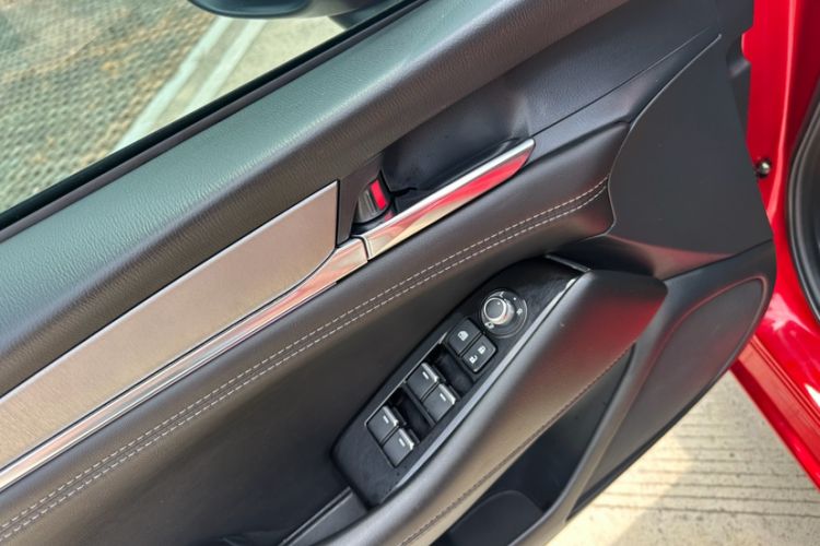 Used Mazda Atenza 2020 2.0L Blue Sky Luxury Edition Interior 2