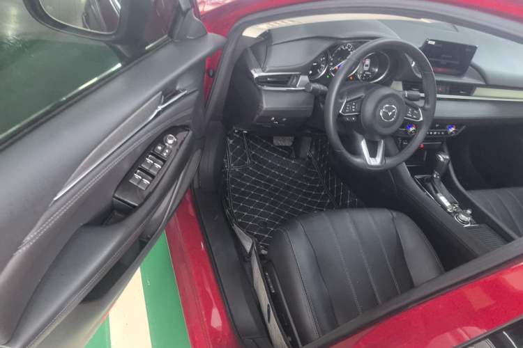 Used Mazda Atenza 2020 2.0L Blue Sky Luxury Edition Interior 3