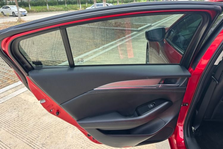 Used Mazda Atenza 2020 2.0L Blue Sky Luxury Edition Interior 9