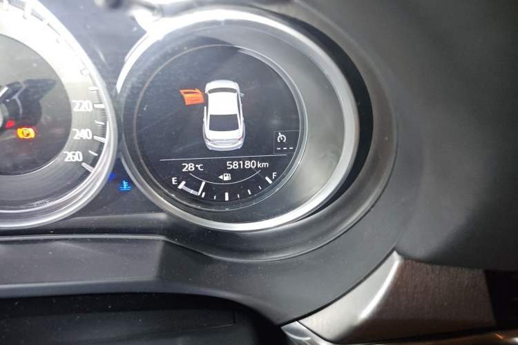 Used Mazda Atenza 2020 2.0L Blue Sky Luxury Edition Odometer Close Up