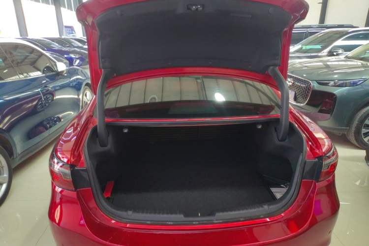 Used Mazda Atenza 2020 2.0L Blue Sky Fashion Edition Trunk