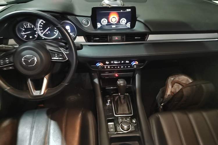 Used Mazda Atenza 2020 2.0L Blue Sky Luxury Edition Center Console