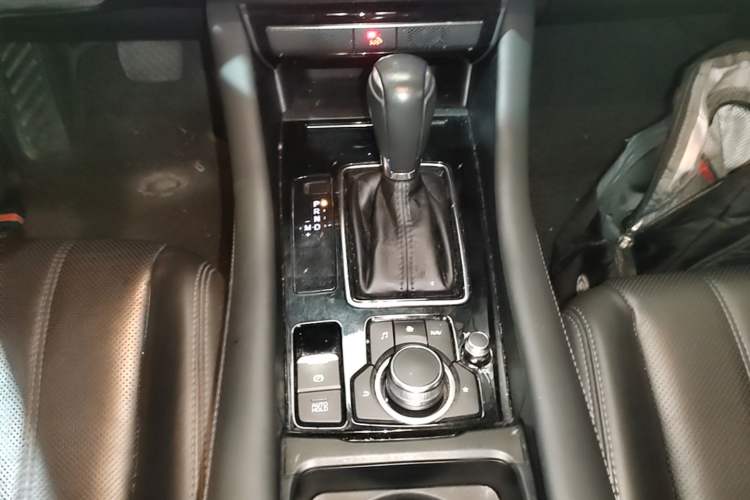 Used Mazda Atenza 2020 2.0L Blue Sky Luxury Edition Gear Lever