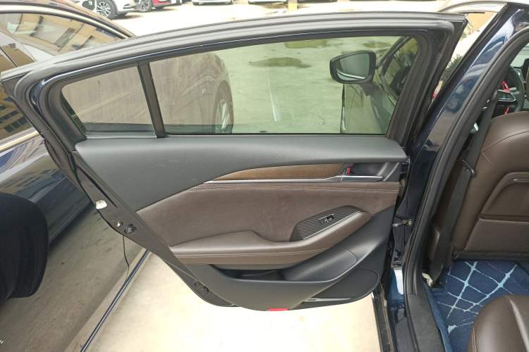 Used Mazda Atenza 2020 2.5L Sky Blue Prestige Edition Interior 8
