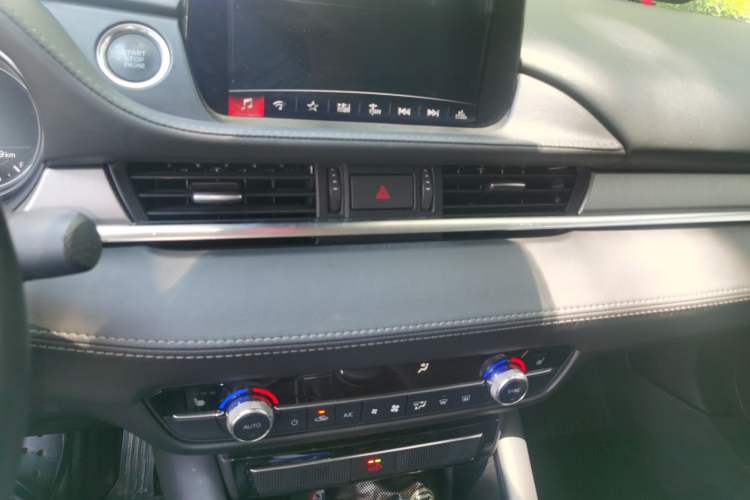 Used Mazda Atenza 2020 2.5L Skyline Sport Edition Audio And AC Panel