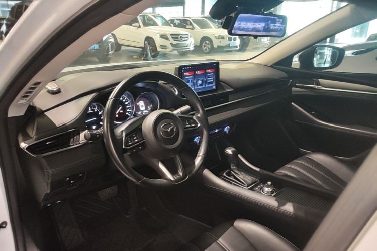 Used Mazda Atenza 2020 2.0L Blue Sky Fashion Edition Center Console