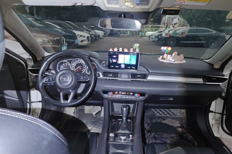 Used Mazda Atenza 2020 2.0L Blue Sky Fashion Edition Center Console