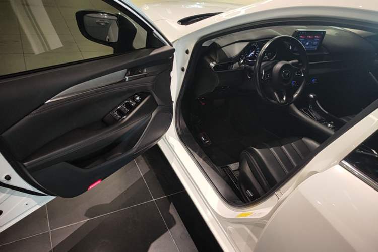 Used Mazda Atenza 2020 2.0L Blue Sky Fashion Edition Driver Seat