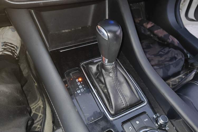 Used Mazda Atenza 2020 2.0L Blue Sky Fashion Edition Gear Lever
