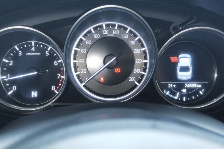 Used Mazda Atenza 2020 2.0L Blue Sky Luxury Edition Odometer Close Up