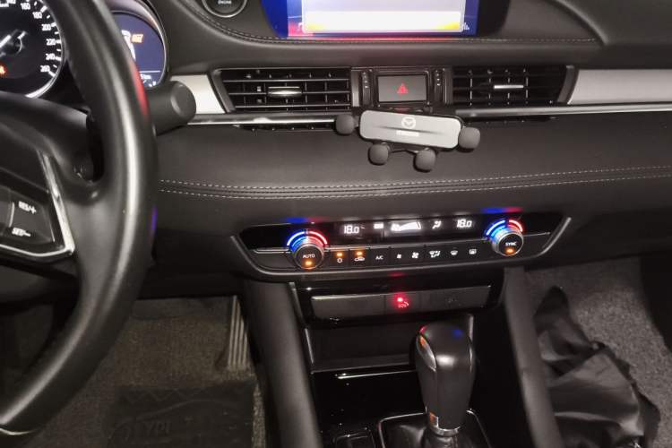 Used Mazda Atenza 2021 2.0L Blue Sky Luxury Edition Audio And AC Panel