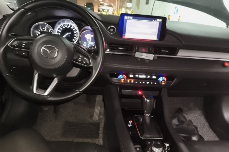 Used Mazda Atenza 2021 2.0L Blue Sky Luxury Edition Center Console