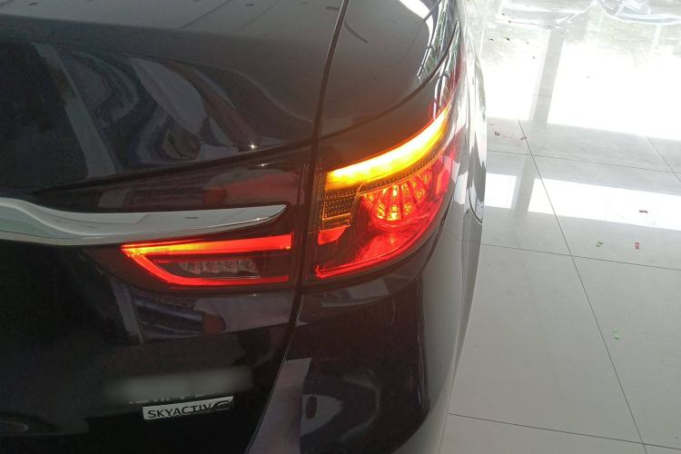 Used Mazda Atenza 2021 2.0L Blue Sky Luxury Edition Exterior 6