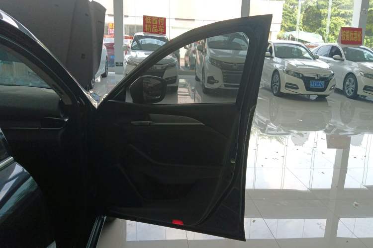 Used Mazda Atenza 2021 2.0L Blue Sky Luxury Edition Interior 5