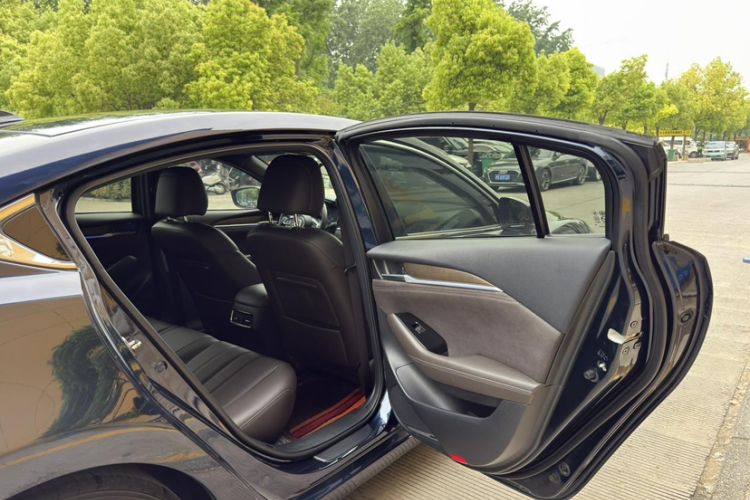 Used Mazda Atenza 2021 2.5L Blue Sky Prestige Edition Interior 9